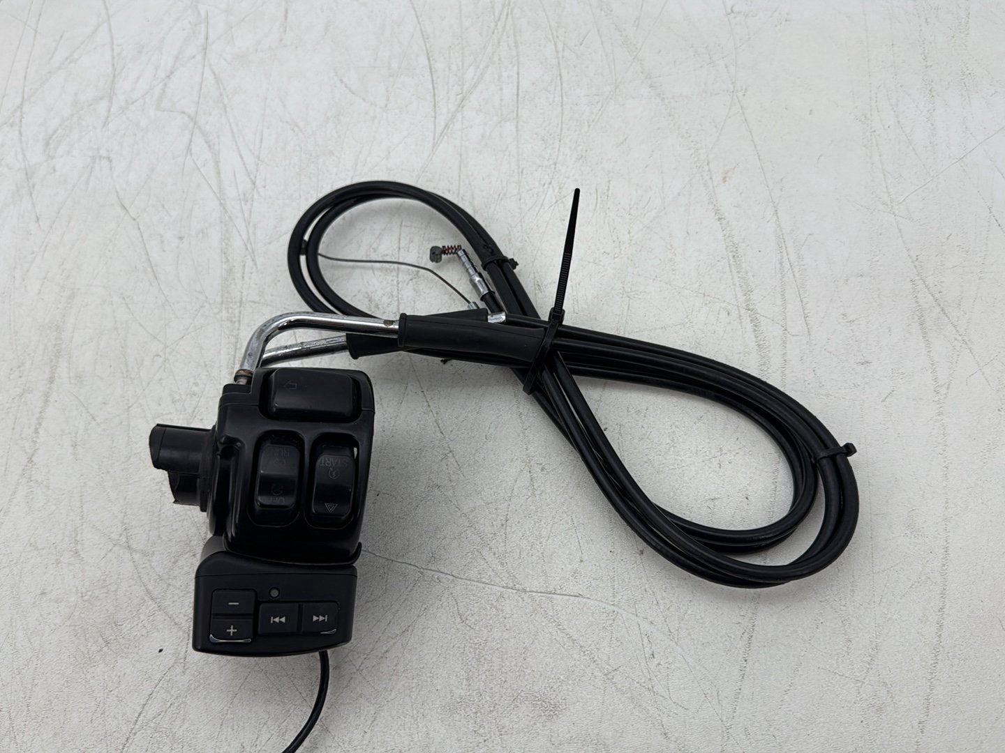 2011 Harley Softail FLSTFB Fat Boy OEM Right Engine Start Kill Switches Controls