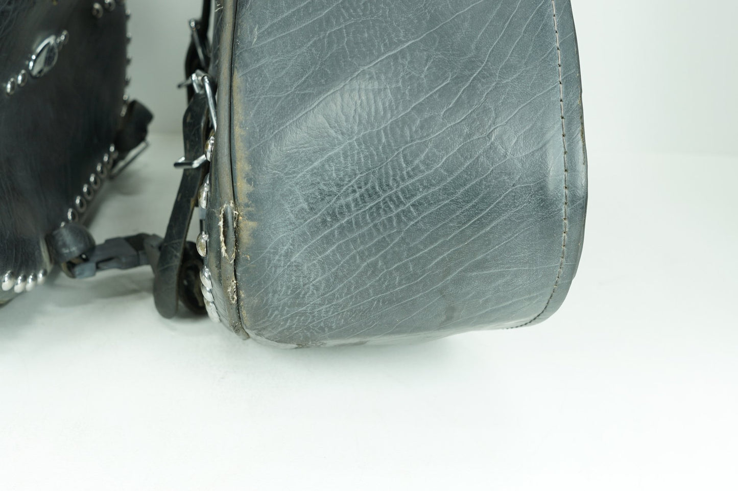 2007 - 2012 Harley-Davidson Softail Heritage Classic Rear Left Right Saddlebags Luggage Leather  	90476-06A