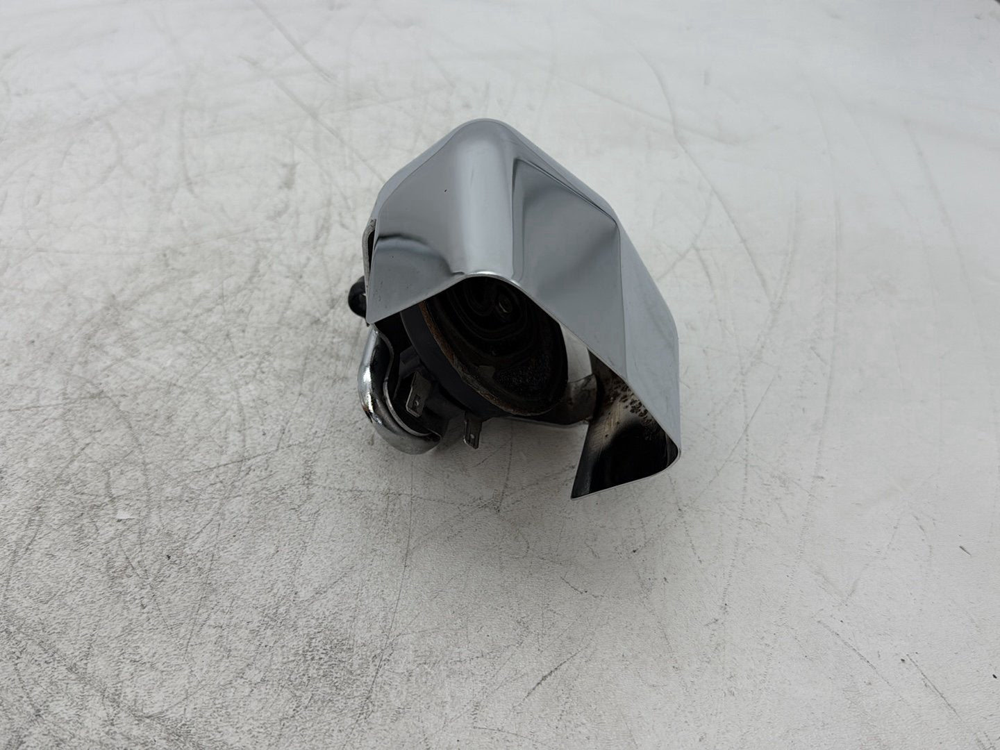 2013 Harley Electra Glide Touring Ultra FLHTCUI OEM Horn Signal Klaxon Chrome Cover
