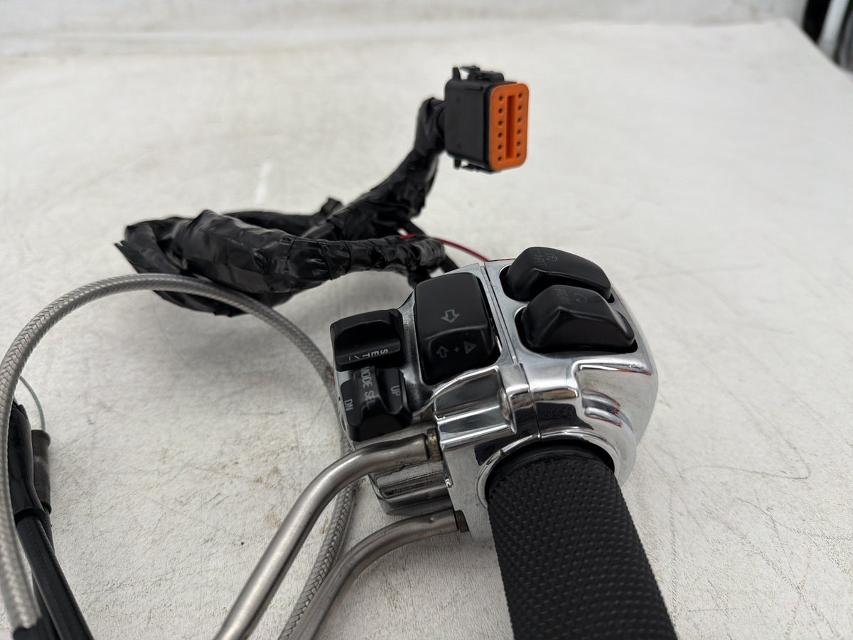 04 Harley Electra Glide CVO Eagle OEM Right Engine Start Kill Switches Controls