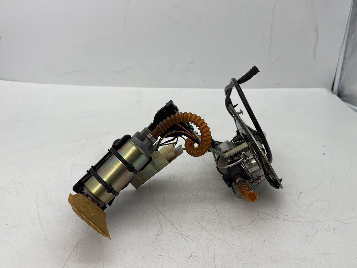 2005 Harley Touring FLHRCI Road King Classic OEM Gas Gasoline Fuel Petrol Pump Sending