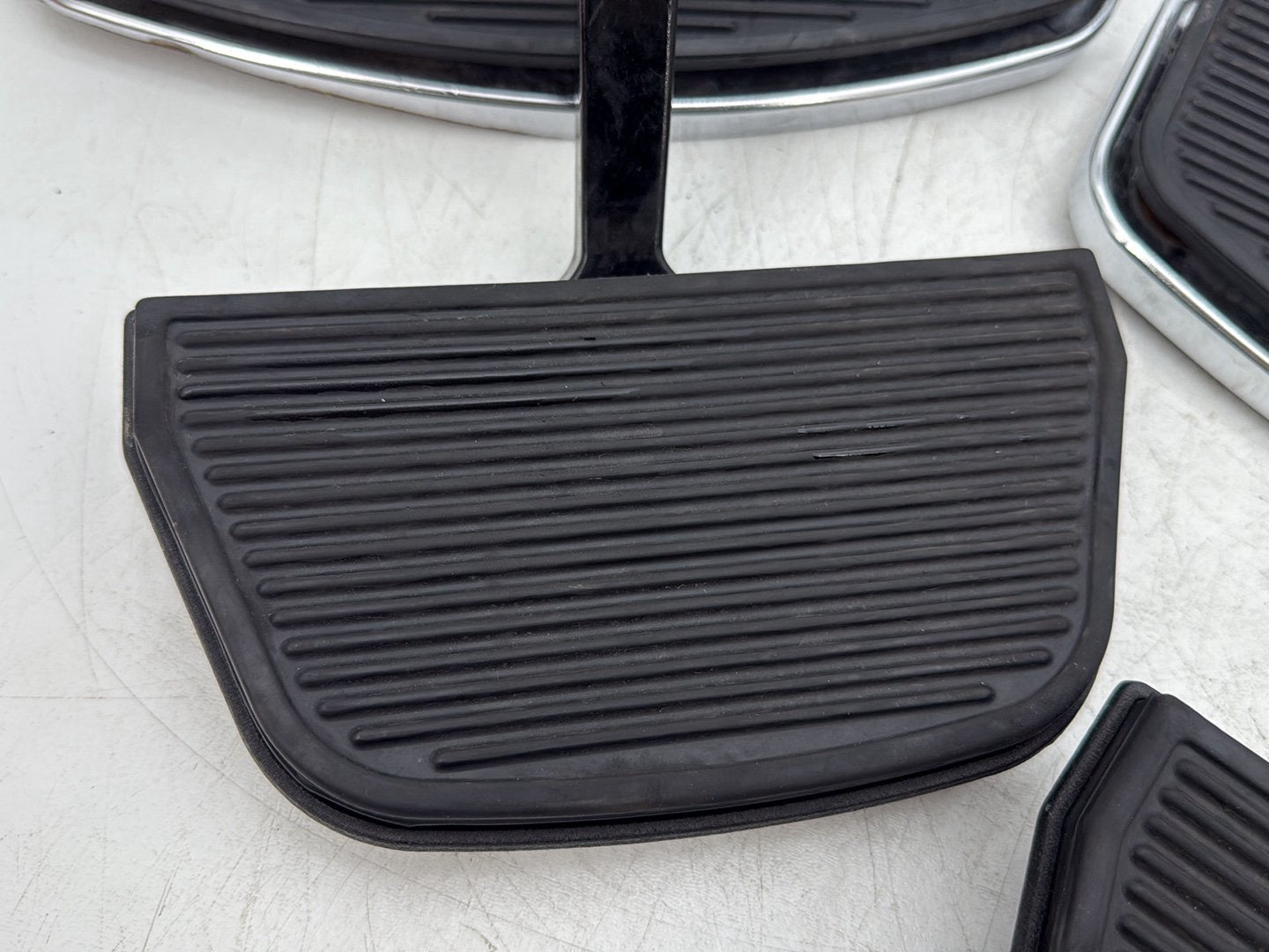 2007 Harley Touring FLHTCU Electra Glide Ultra OEM Left Right Driver & Pass Floorboard Foot Rest