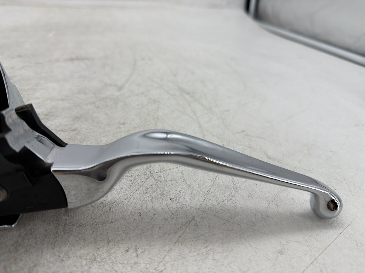 2004 Harley Electra Glide Touring OEM Front Right Brake Lever Master Cylinder