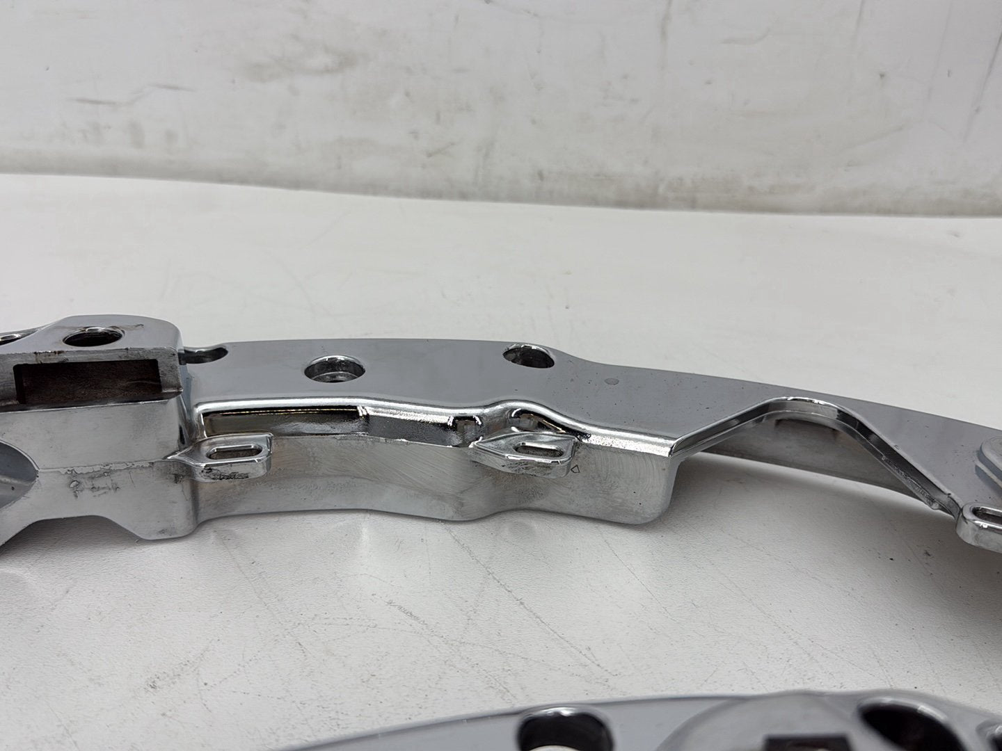 2017 Harley Road Glide Touring OEM Left Right Saddlebag Fender Struts Brackets