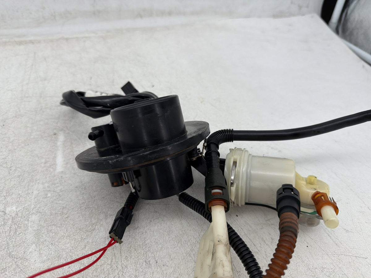 2011 Harley Electra Glide Touring Ultra OEM Fuel Pump Gas Gasoline Petrol Sending