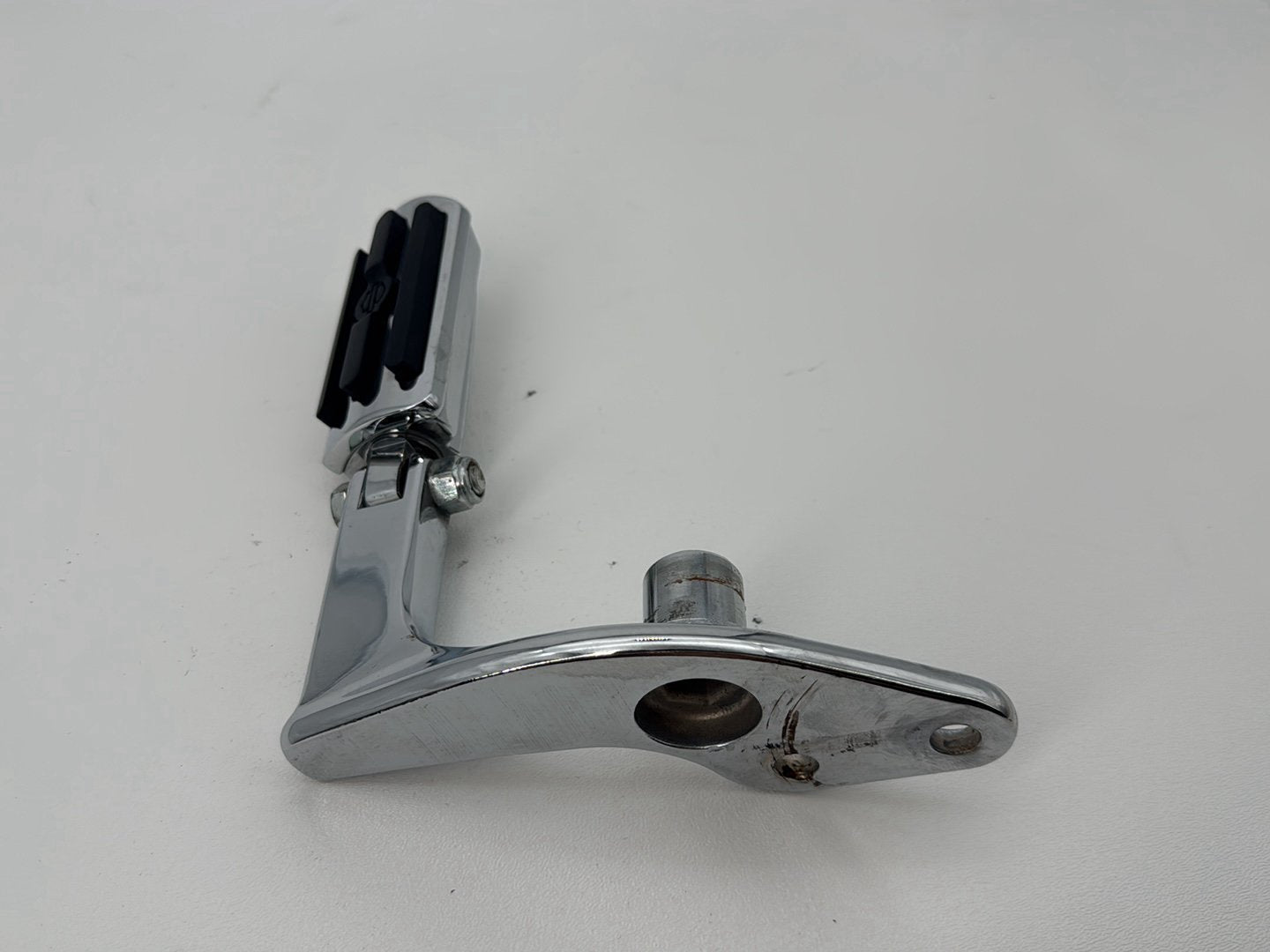 1999 - 2006 Harley-Davidson Dyna Wide Glide Right Driver Foot Controls Peg Rest 42481-92