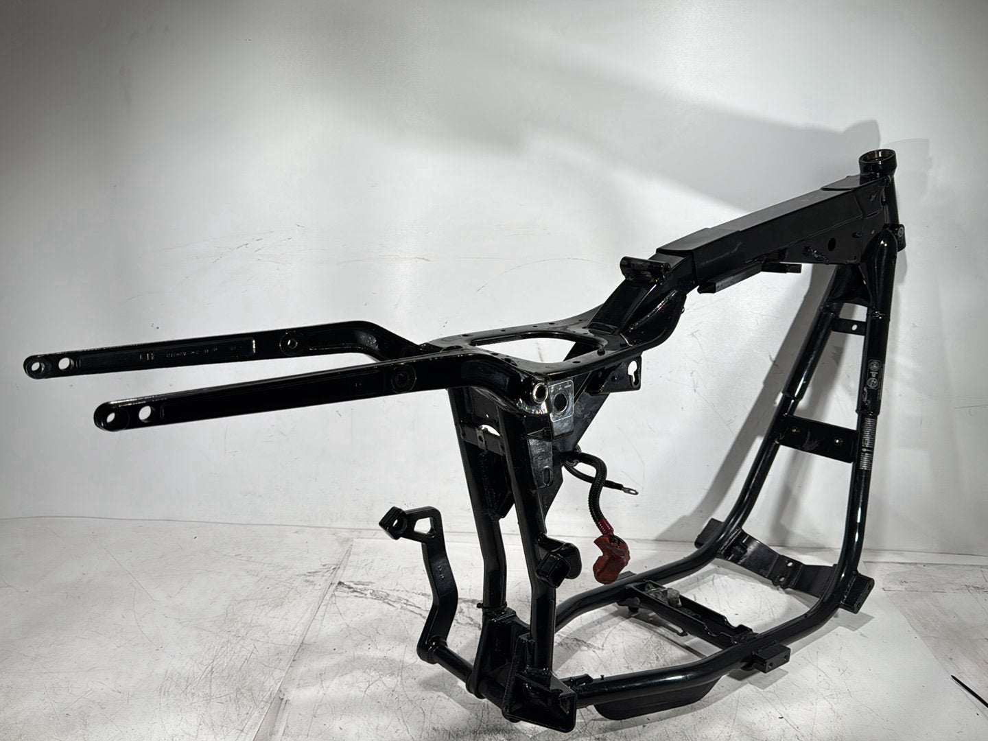 2004 Harley Dyna Super Glide FXDI OEM Body Main Frame Chassis SLVG