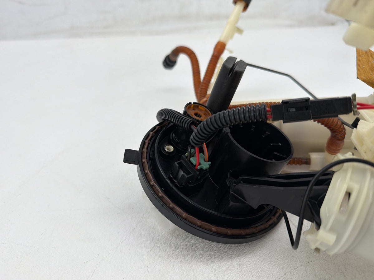 2011 Harley Road King Touring FLHR OEM Fuel Pump Gas Gasoline Petrol Sending
