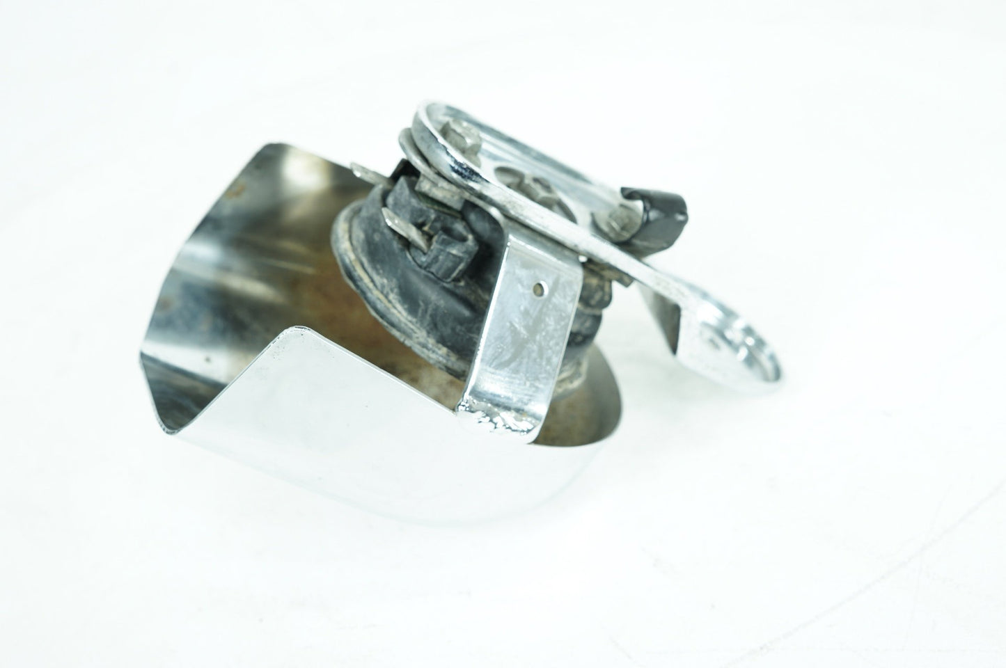 2008 Harley Dyna FXDF Fat Bob OEM Horn Signal Klaxon Chrome Cover