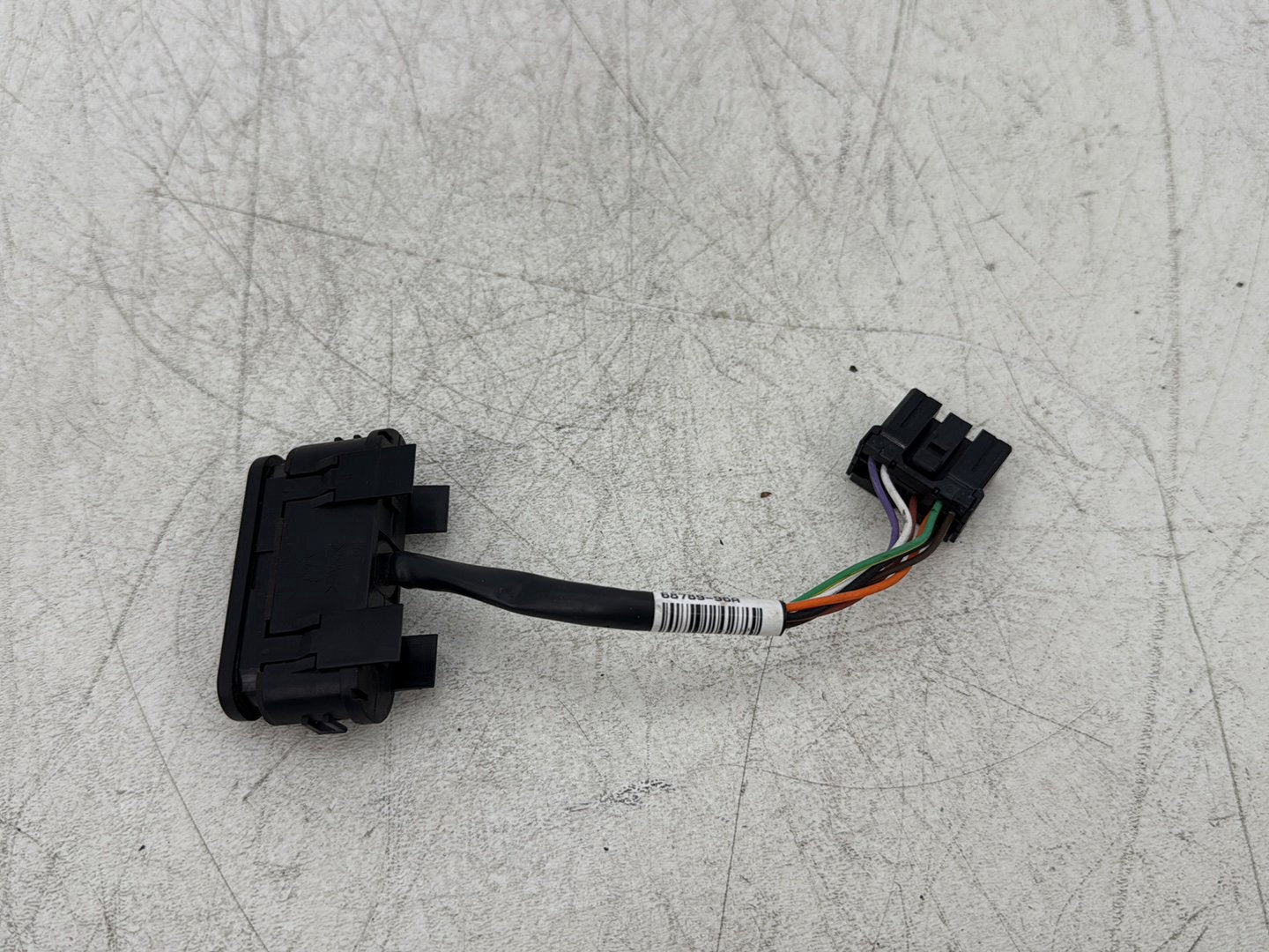 2011 Harley Street Glide Touring FLHX OEM Dash Indicator Lamp Wire Plug 68789-96A