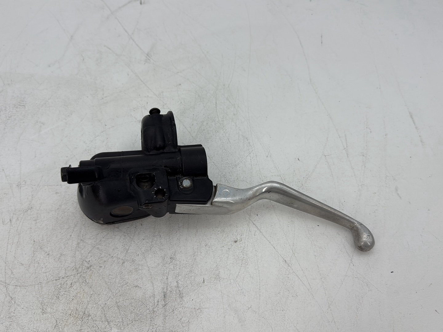 2009 Harley Sportster 883 XL883L Front Right Brake Lever Master Cylinder SCRATCHED