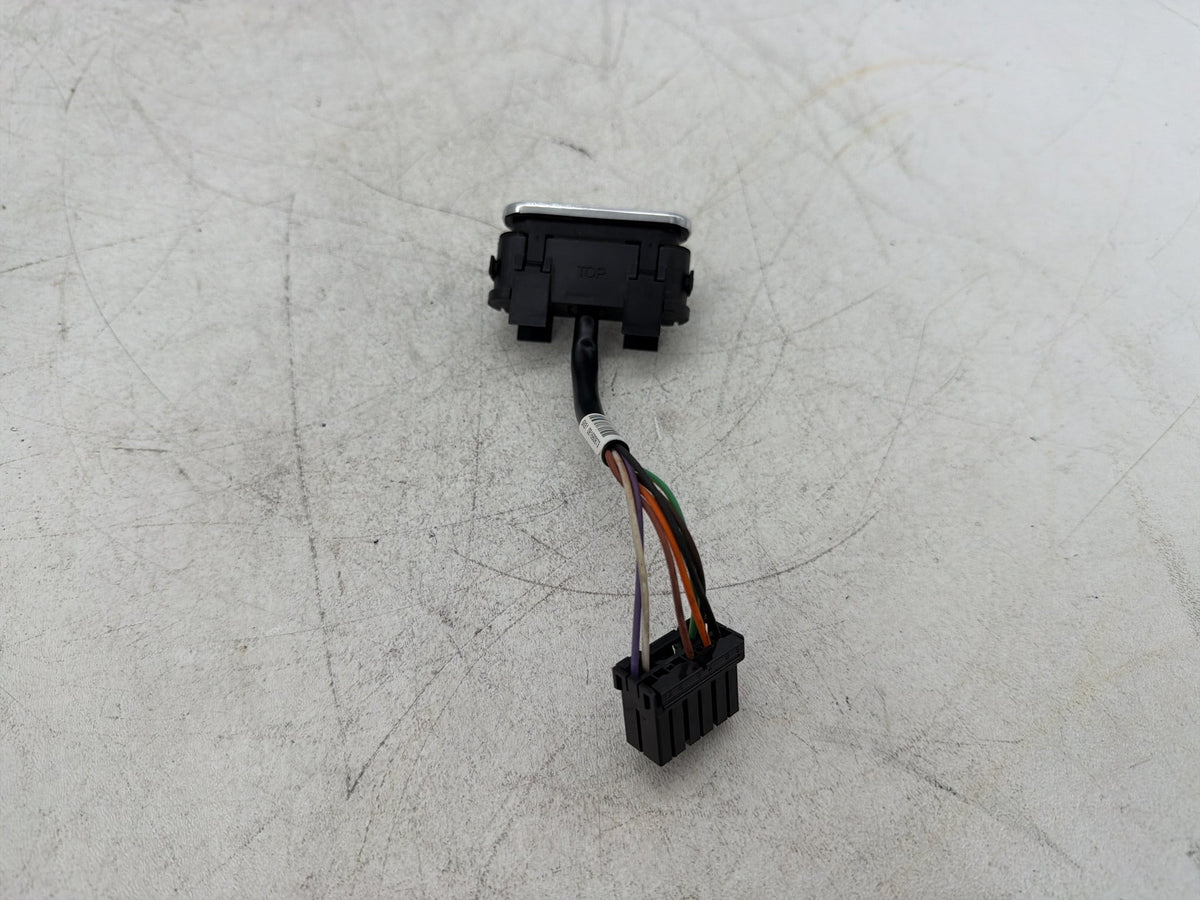 09 Harley Electra Glide Touring CVO OEM Dash Indicator Lamp Wire Plug 68789-96A