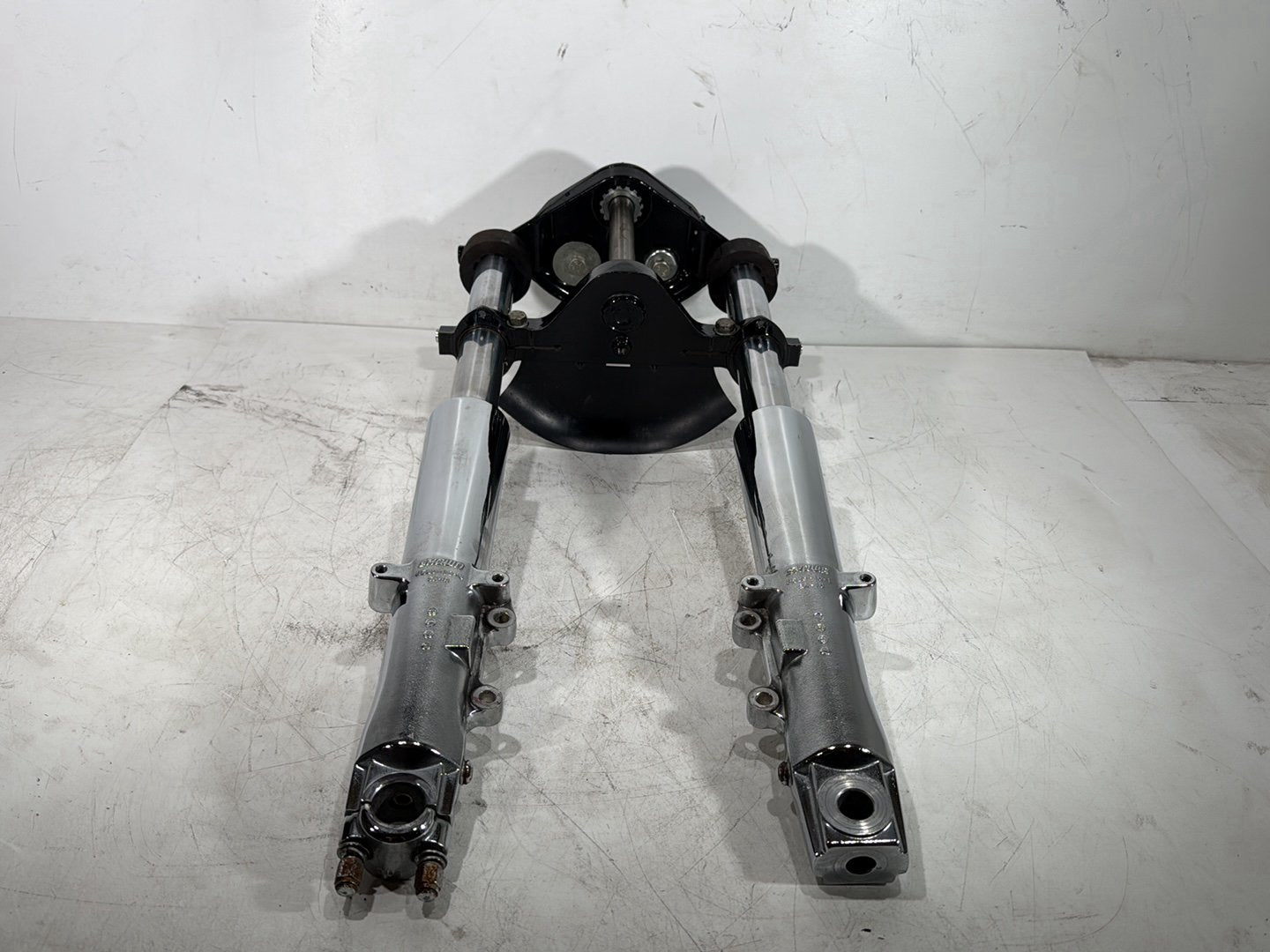 2007 Harley Touring FLHTC Electra Glide Classic OEM Front Triple Tree Set & LH RH Fork Legs Sliders