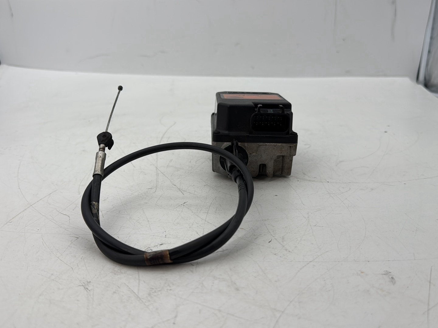 2005 Harley Touring FLHRCI Road King Classic OEM Cruise Control Actuator 70955-98A
