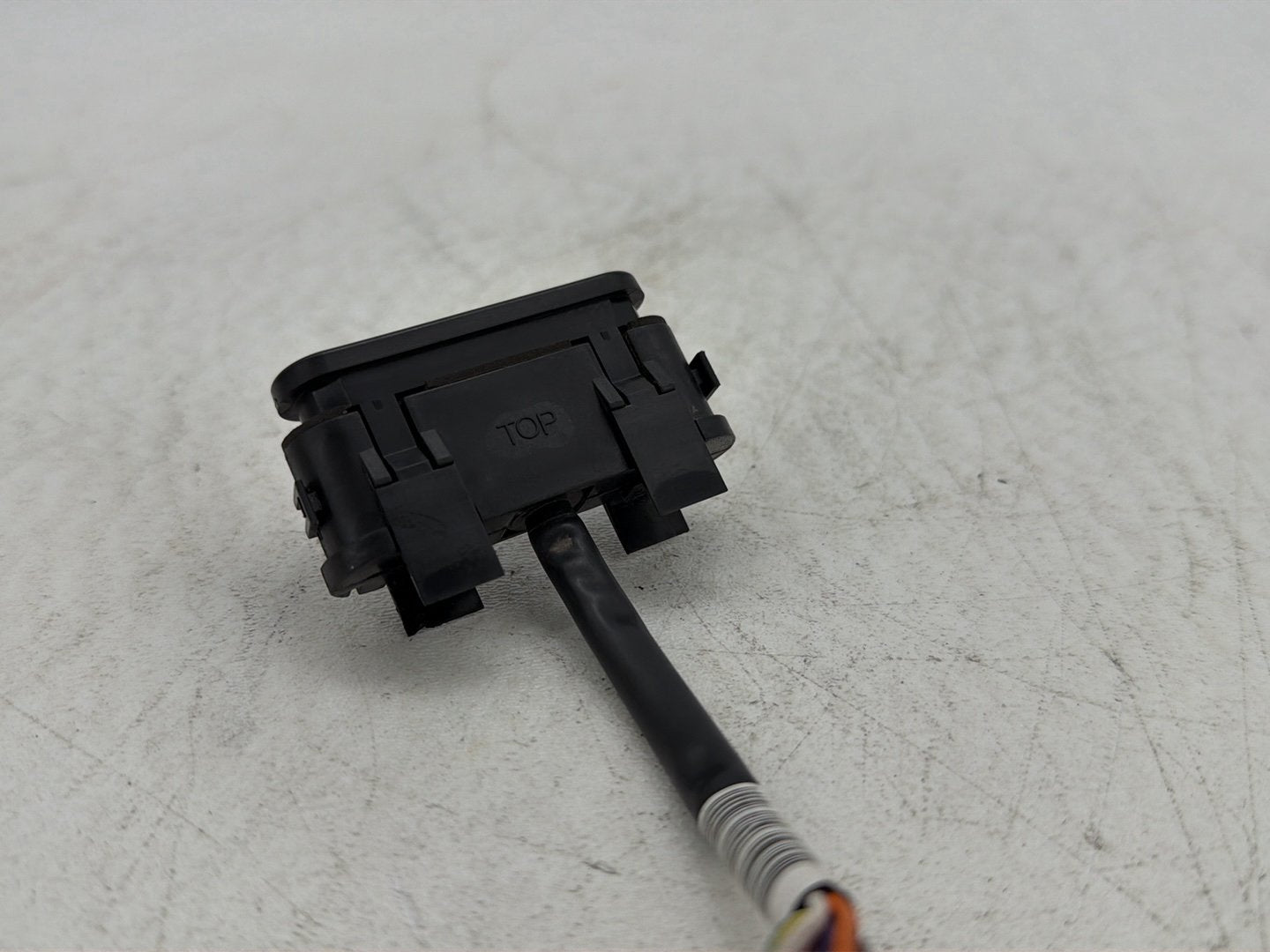 13 Harley Street Glide Touring FLHX OEM Dash Indicator Lamp Wire Plug 68789-96A