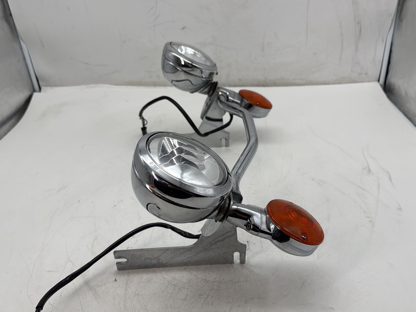2006 Harley Touring FLHTCI Electra Glide Classic OEM Front Turn Signal Indicators Aux Light Bar