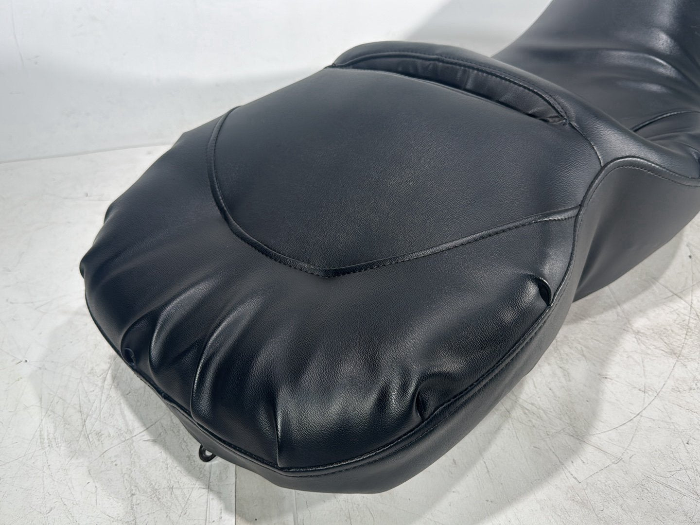 1998 Harley Touring FLHTCUI Electra Glide Ultra OEM Passenger Rider Driver Seat Saddle