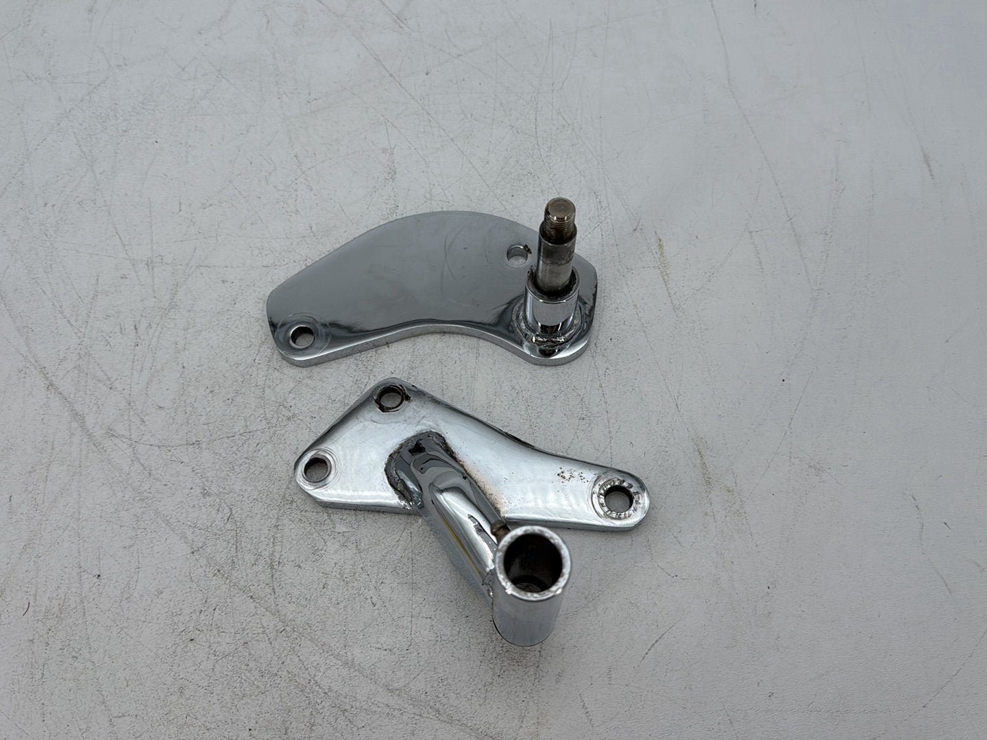 2001 Harley Sportster 883 Hugger XLH883 OEM Left Right Driver Footpeg Bracket Mounts