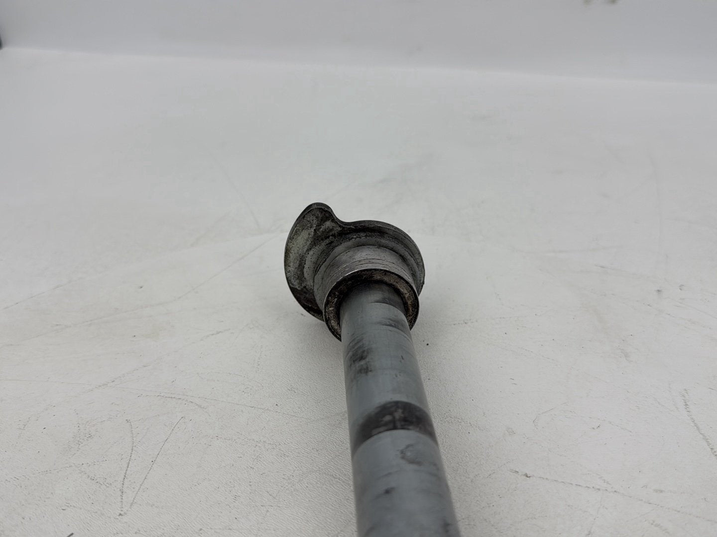 2007 - 2011 Harley-Davidson Touring Electra Glide Ultra Rear Wheel Axle Bolt Shaft 41056-09