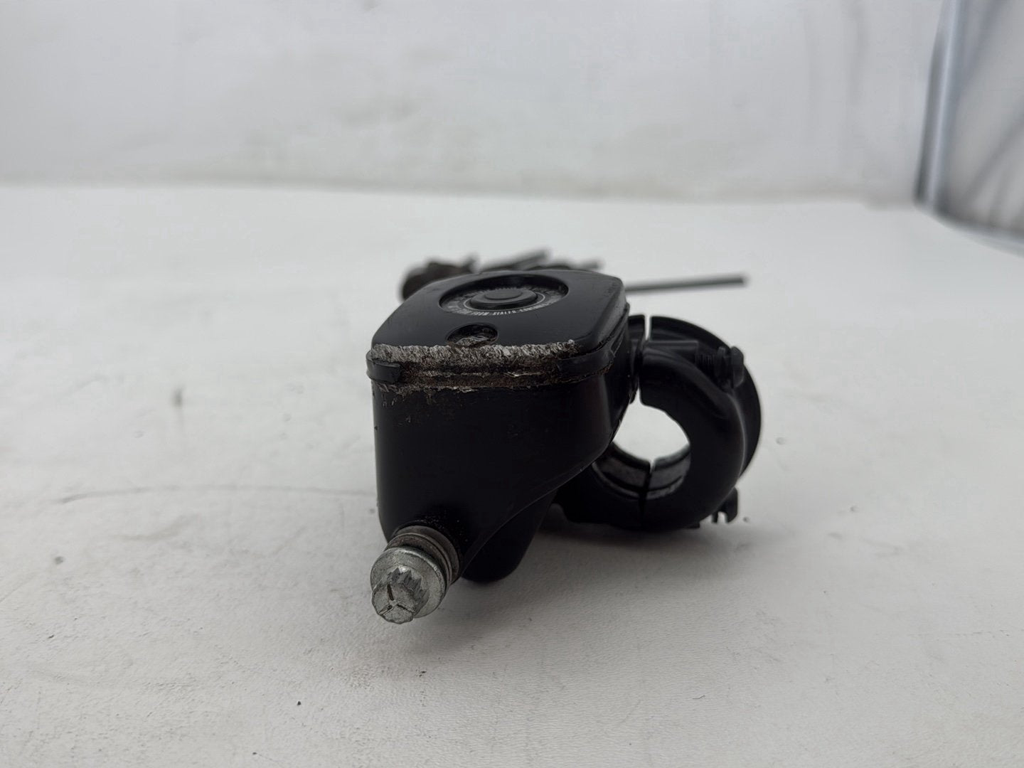 1998 Harley Road King Touring FLHRCI Classic OEM Front Right Brake Lever Master Cylinder