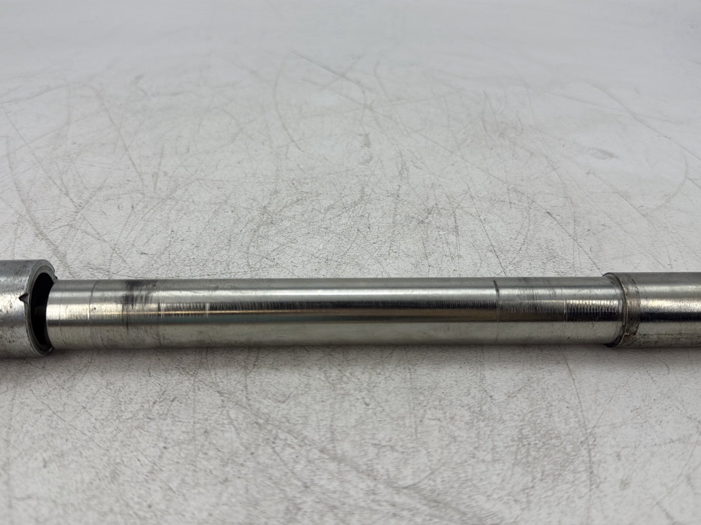 2005 Harley Electra Glide Touring Ultra FLHTCUI OEM Front Wheel Axle Bolt Shaft