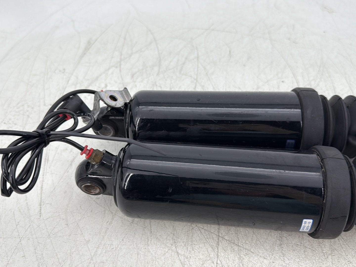 2011 Harley Street Glide Touring FLHX OEM Rear Left Right Shock Absorbers