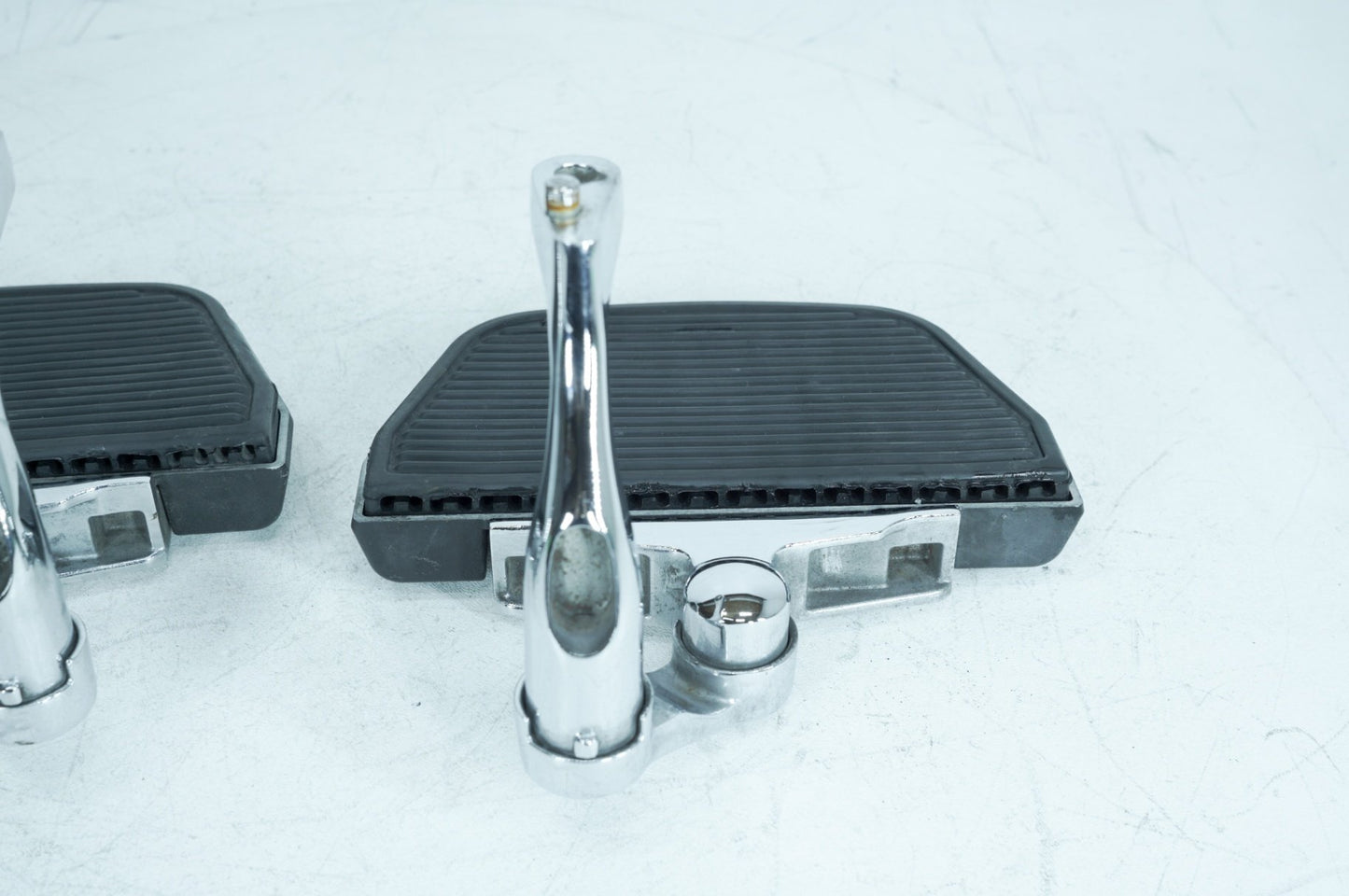 2007 - 2011 Harley-Davidson Touring Electra Ultra Left & Right Passenger Floorboard Foot Rest 50613-91A