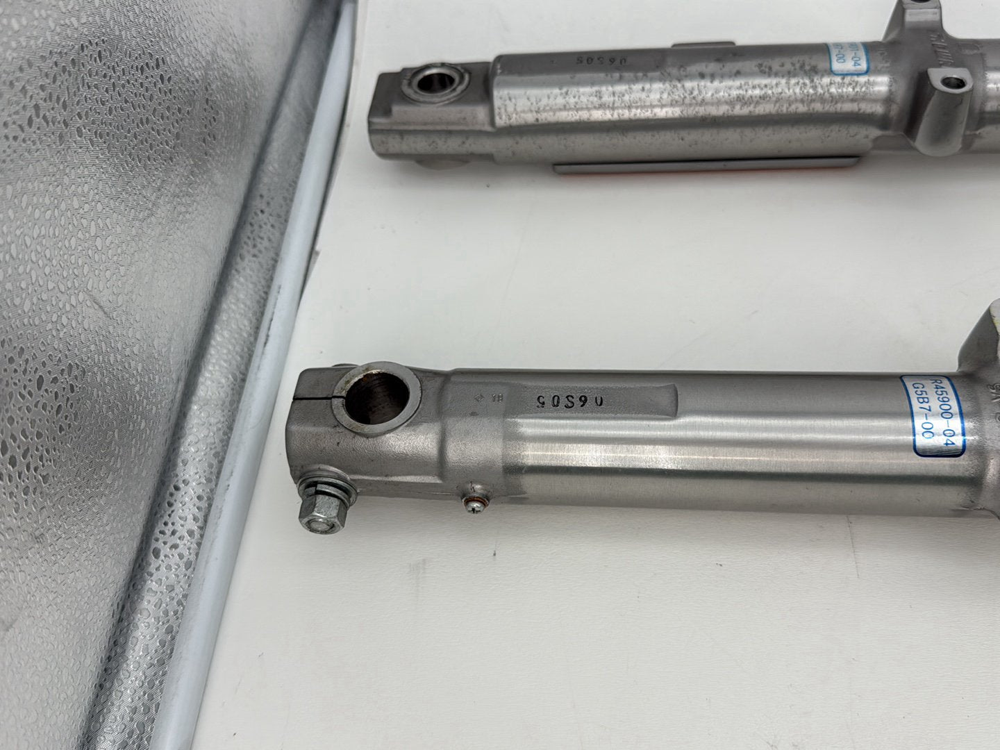 2006 Harley Sportster XL883C 883 Custom OEM Front Triple Tree Set & LH RH Fork Legs Sliders