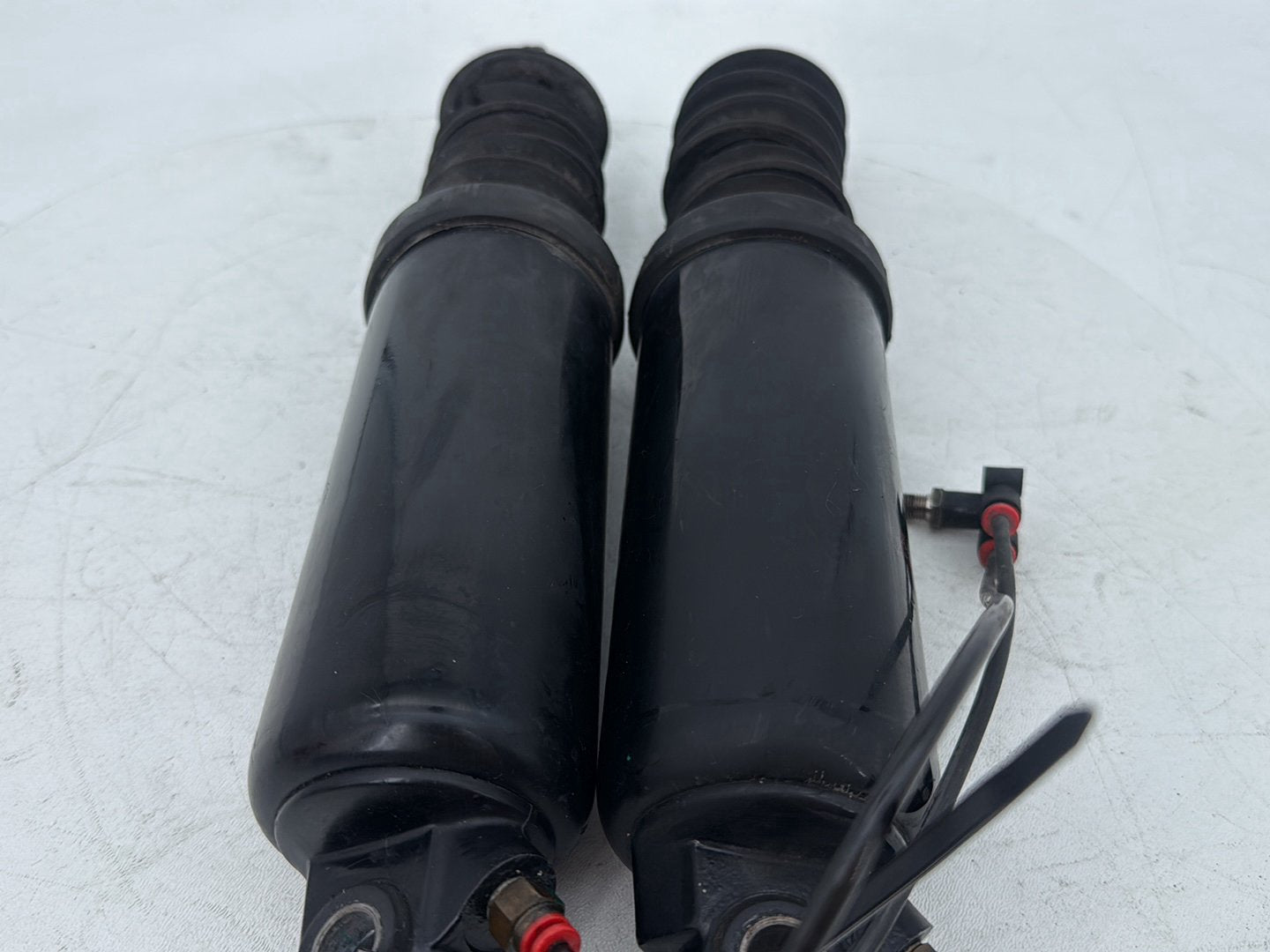 1999 - 2006 Harley-Davidson Touring Electra Glide Rear Left Right Shock Absorbers 54565-97C
