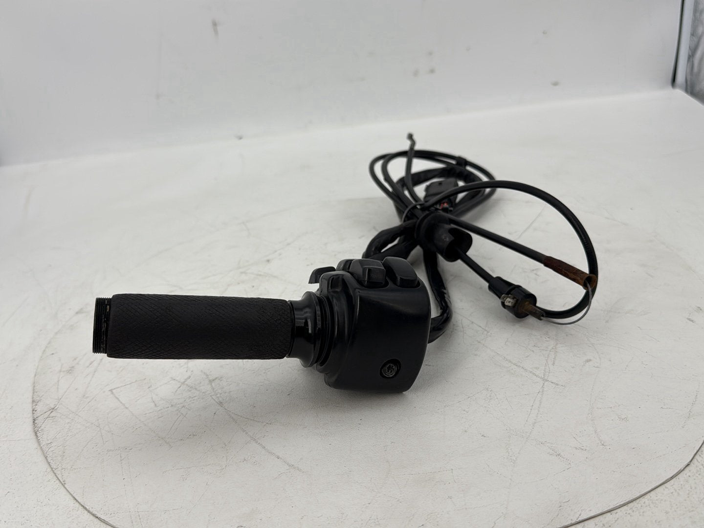 2007 - 2012 Harley-Davidson Touring Electra Glide Ultra Right Engine Start Kill Switches Controls w/ Hand Grip, Idle Throttle Cable Lines
