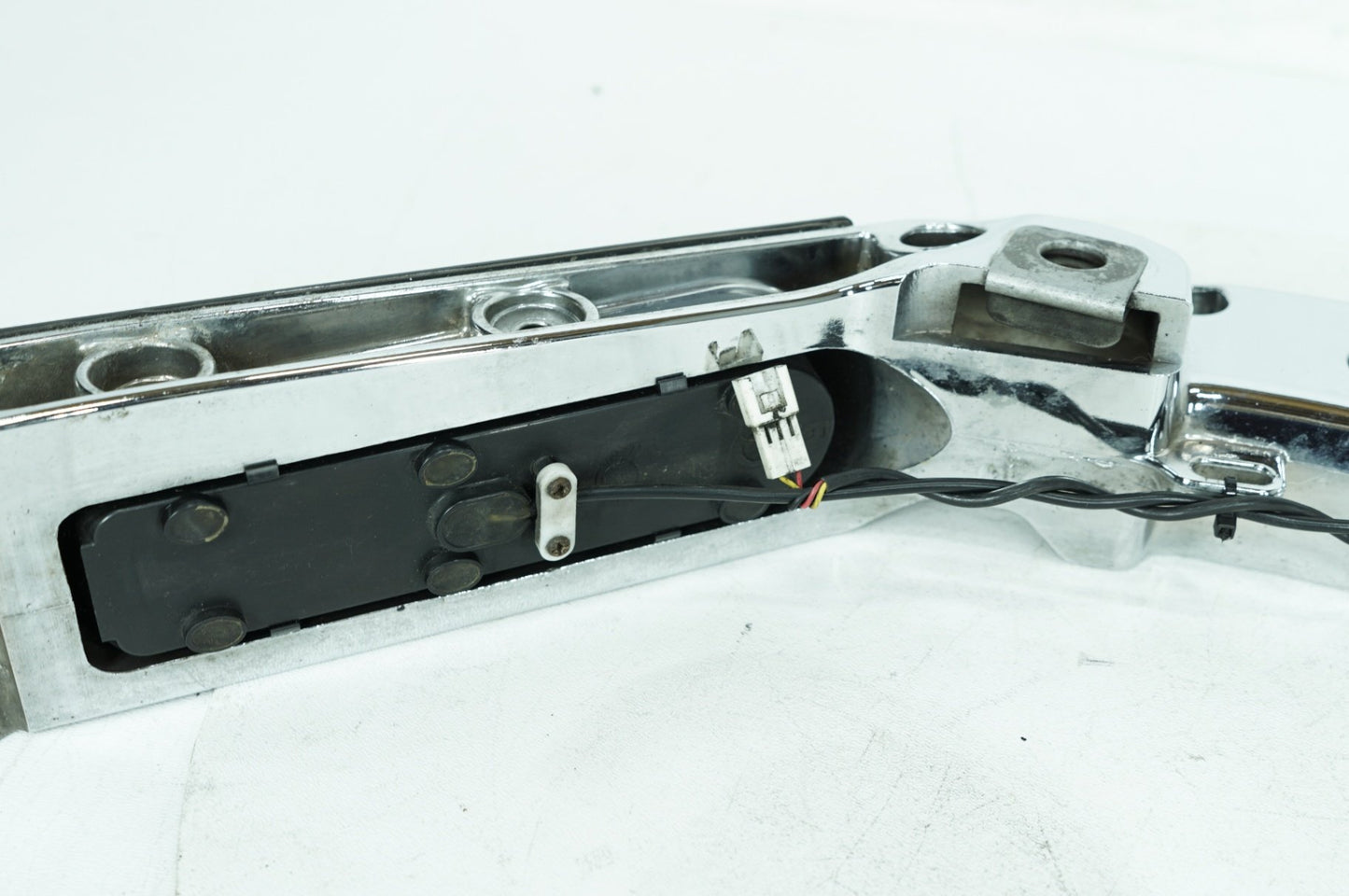 2017 Harley Touring FLTRU Road Glide Ultra OEM Rear Right 1 Saddlebag Fender Support