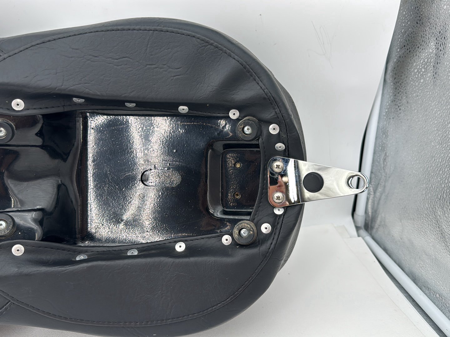 1999 - 2006 Harley-Davidson Dyna Wide Glide Passenger Rider Driver Seat Saddle MUSTANG