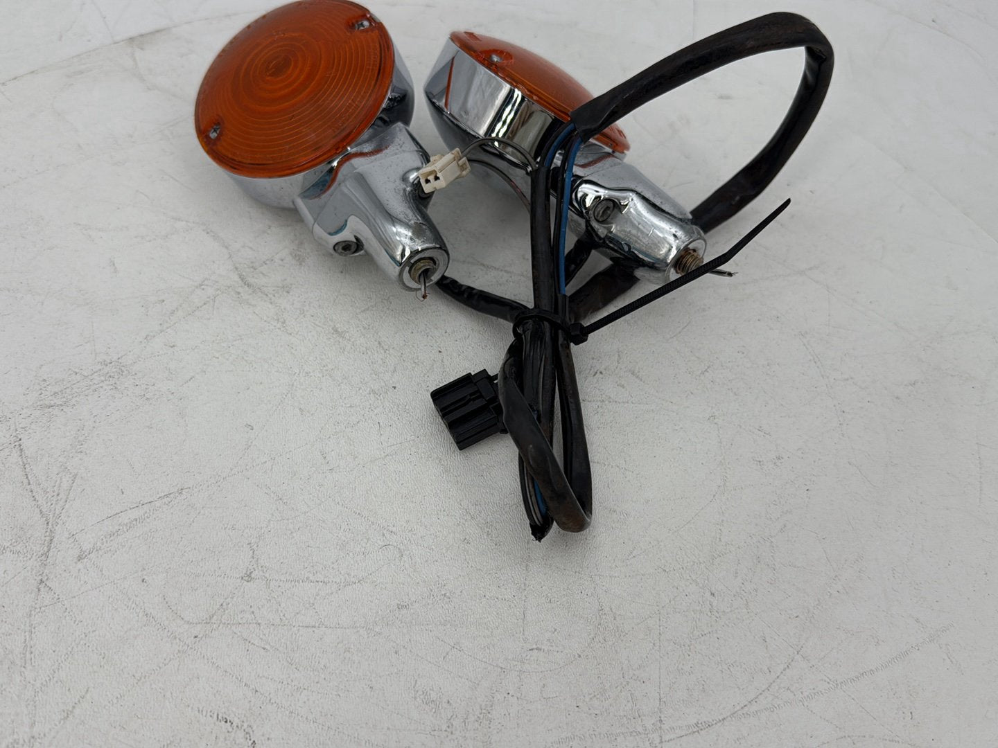 1999 - 2006 Harley-Davidson Touring Electra Glide Front Left Right Turn Signal Indicators  	68766-94