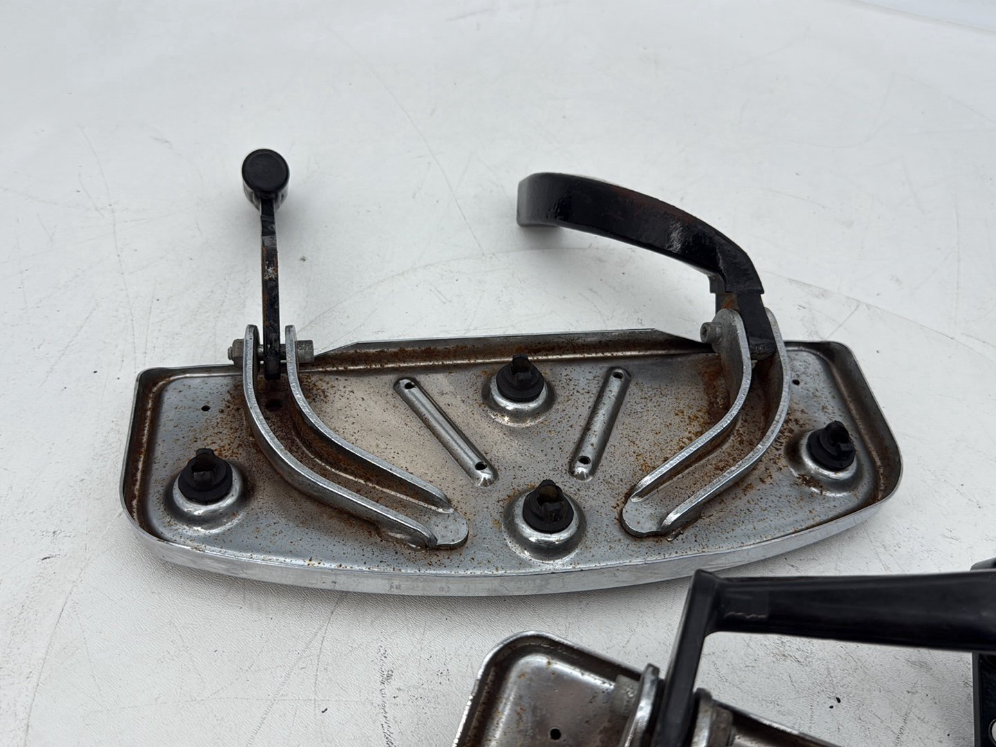 2007 - 2012 Harley-Davidson Touring Electra Glide Ultra Left Right Driver Floorboard Foot Rest 	47365-83C