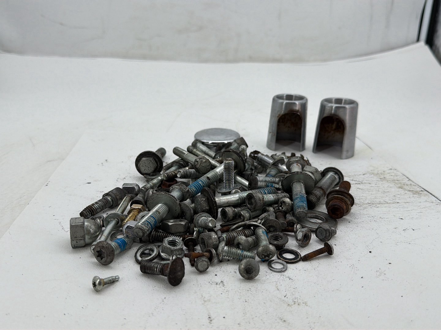 2009 Harley Dyna Street Bob FXDB OEM Hardware Bolts Nuts & Brackets