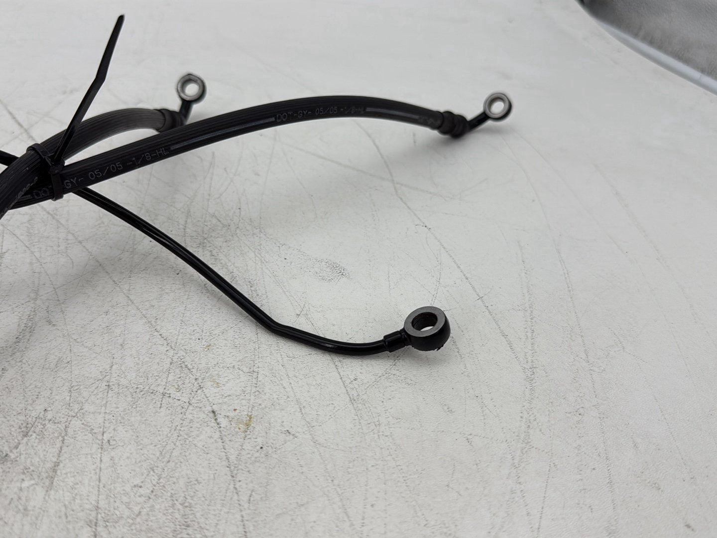 2005 Harley Electra Glide Touring Ultra FLHTCUI OEM Front Brake Hose Line Pipe