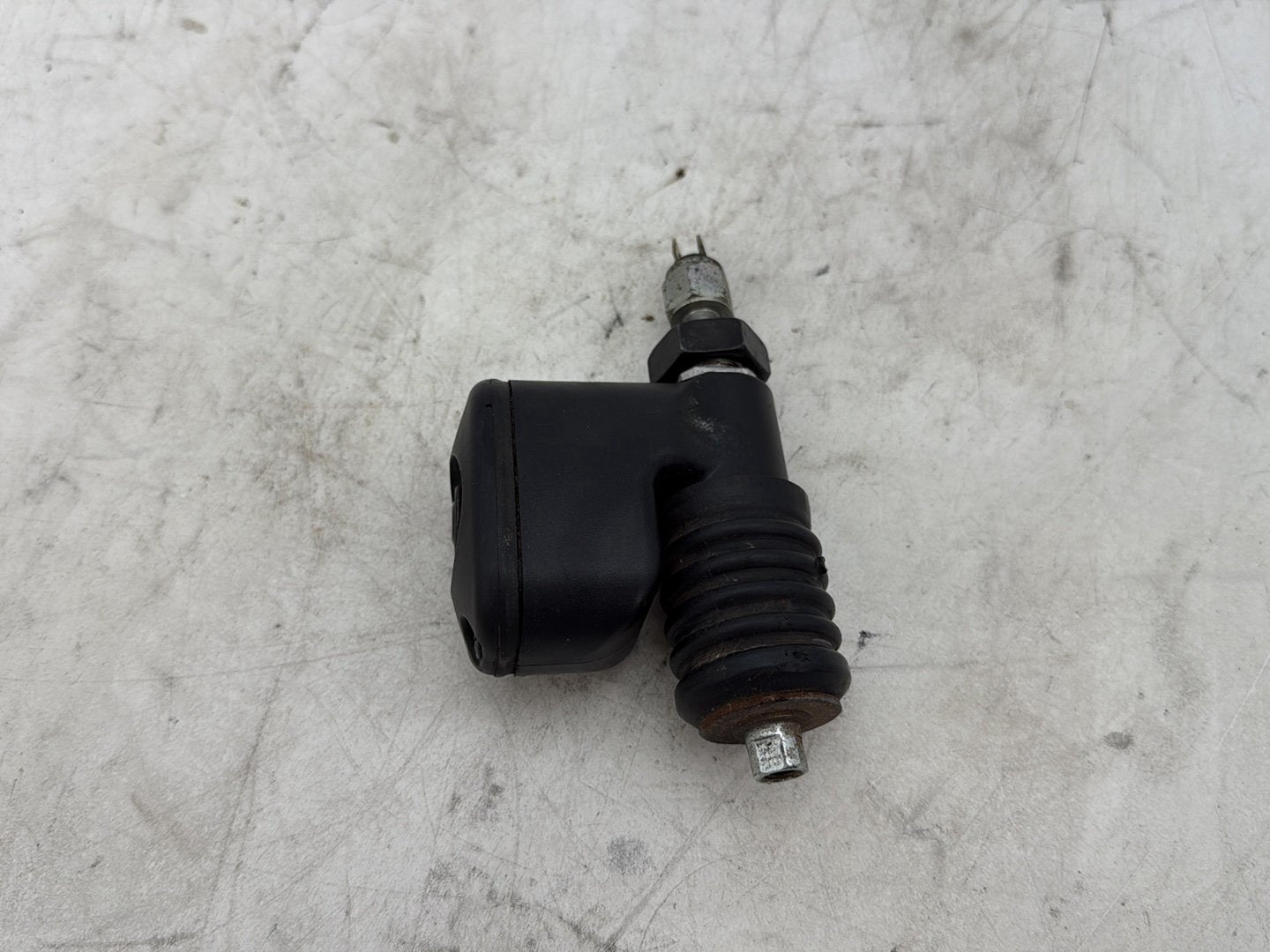 2012 Harley Dyna FXDF Fat Bob OEM Rear Brake Master Cylinder Reservoir