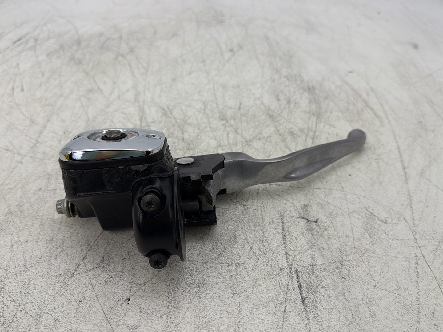 2007 Harley Touring FLHTC Electra Glide Classic OEM Front Right Brake Lever Master Cylinder