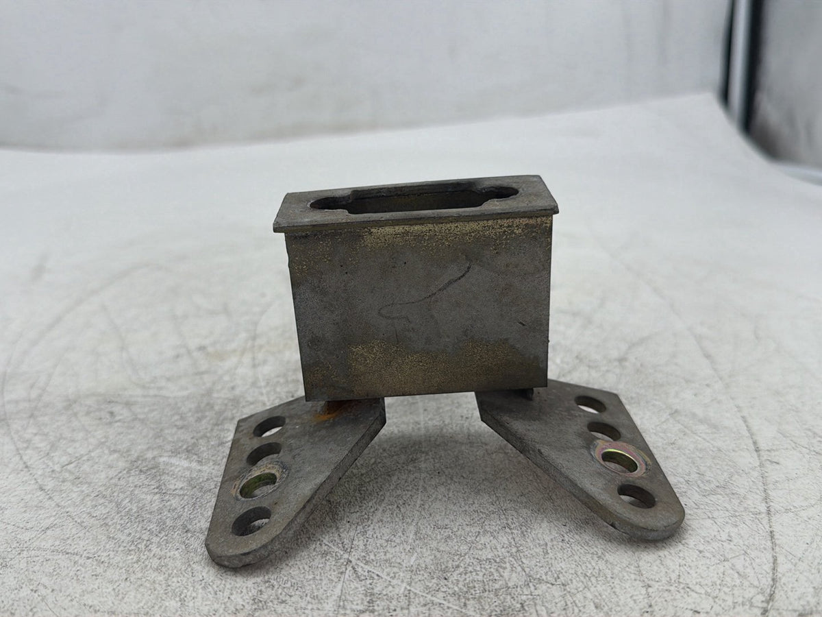 2005 Harley Electra Glide Touring Ultra OEM Front Driver Rider Backrest Bracket Mount