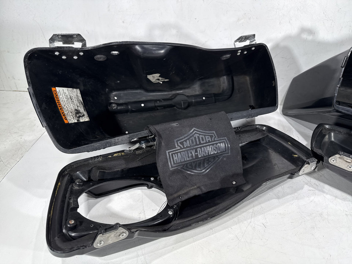 2006 Harley Road King Touring Custom OEM Left Right Saddlebags Luggage NOKey