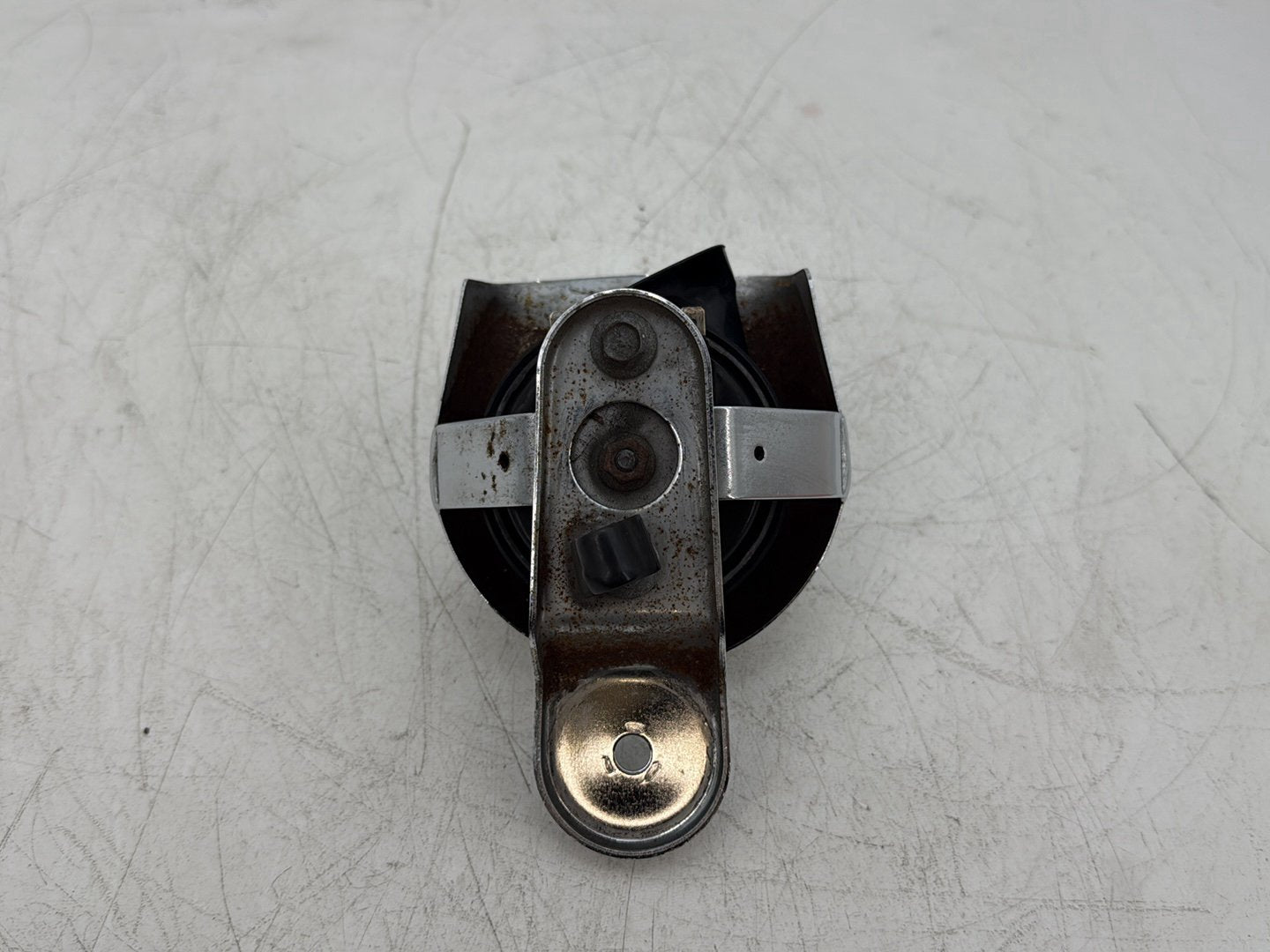 2005 Harley Dyna FXDWG Wide Glide OEM Horn Signal Klaxon Chrome Cover