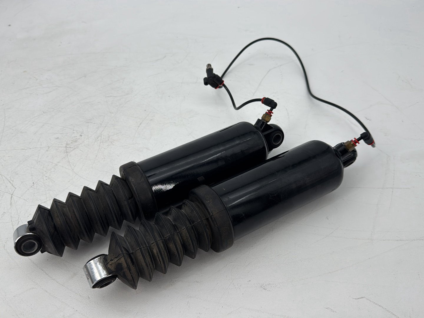 2008 - 2016 Harley-Davidson Touring Electra Glide Ultra Rear Left Right Shock Absorbers 54000036