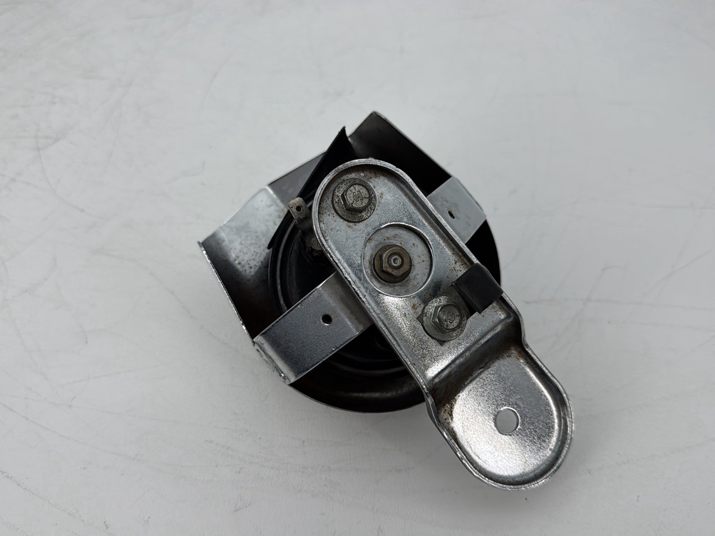 1999 - 2006 Harley-Davidson Touring Electra Glide Classic Horn Signal Klaxon Chrome Cover 69012-93A