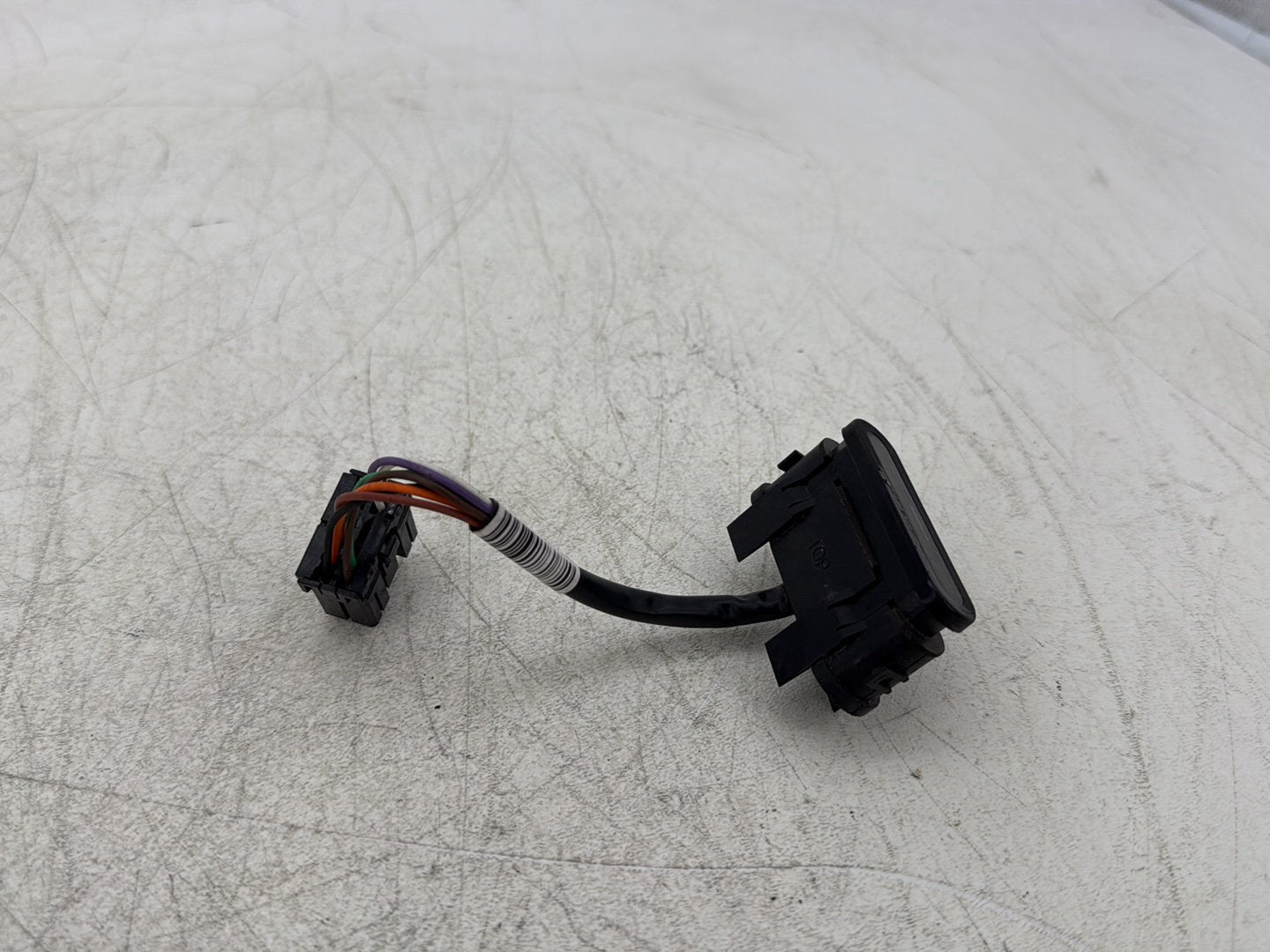 2007 Harley Touring FLHTC Electra Glide Classic OEM Dash Indicator Lamp Wire Plug 68789-96A