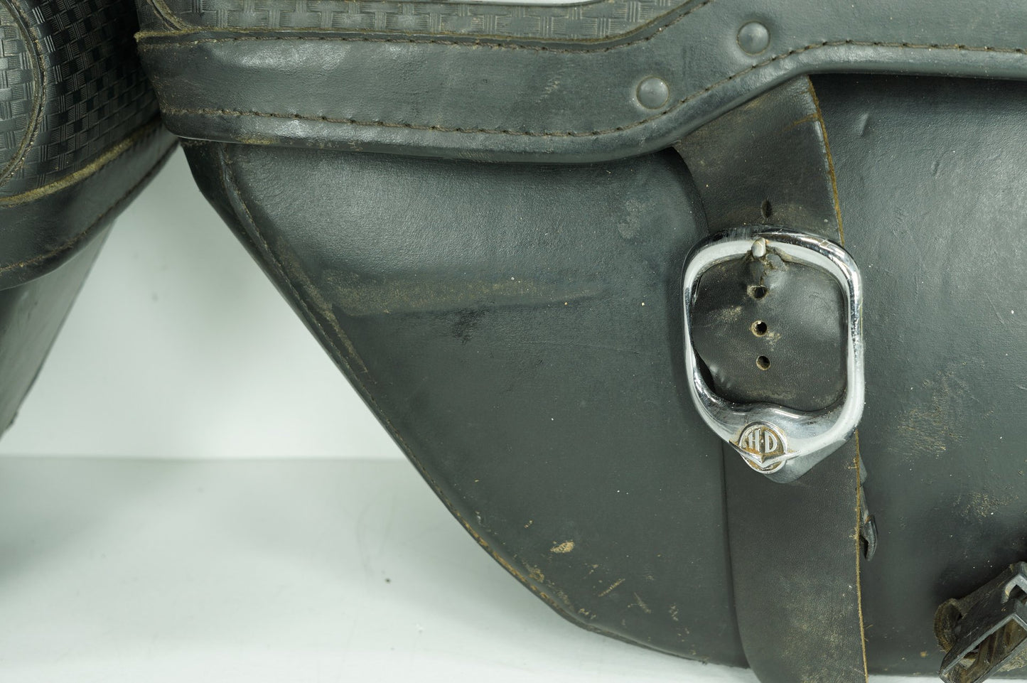 1999 - 2006 Harley-Davidson Softail Fat Boy Rear Left Right Saddlebags Luggage Leather 91139-98A