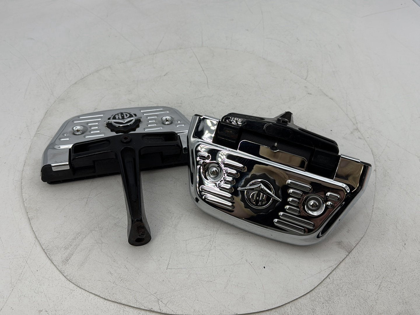 1999 - 2006 Harley-Davidson Touring Electra Glide Ultra Left & Right Passenger Floorboard Foot Rest 50606-86A