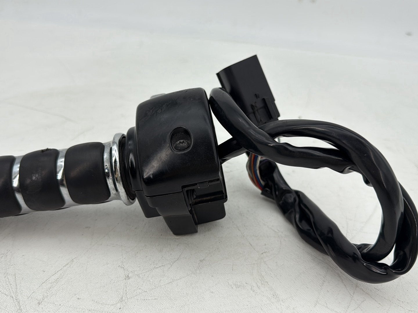 2007 - 2012 Harley-Davidson Touring Electra Glide Ultra Right Engine Start Kill Switches Controls 	71684-06