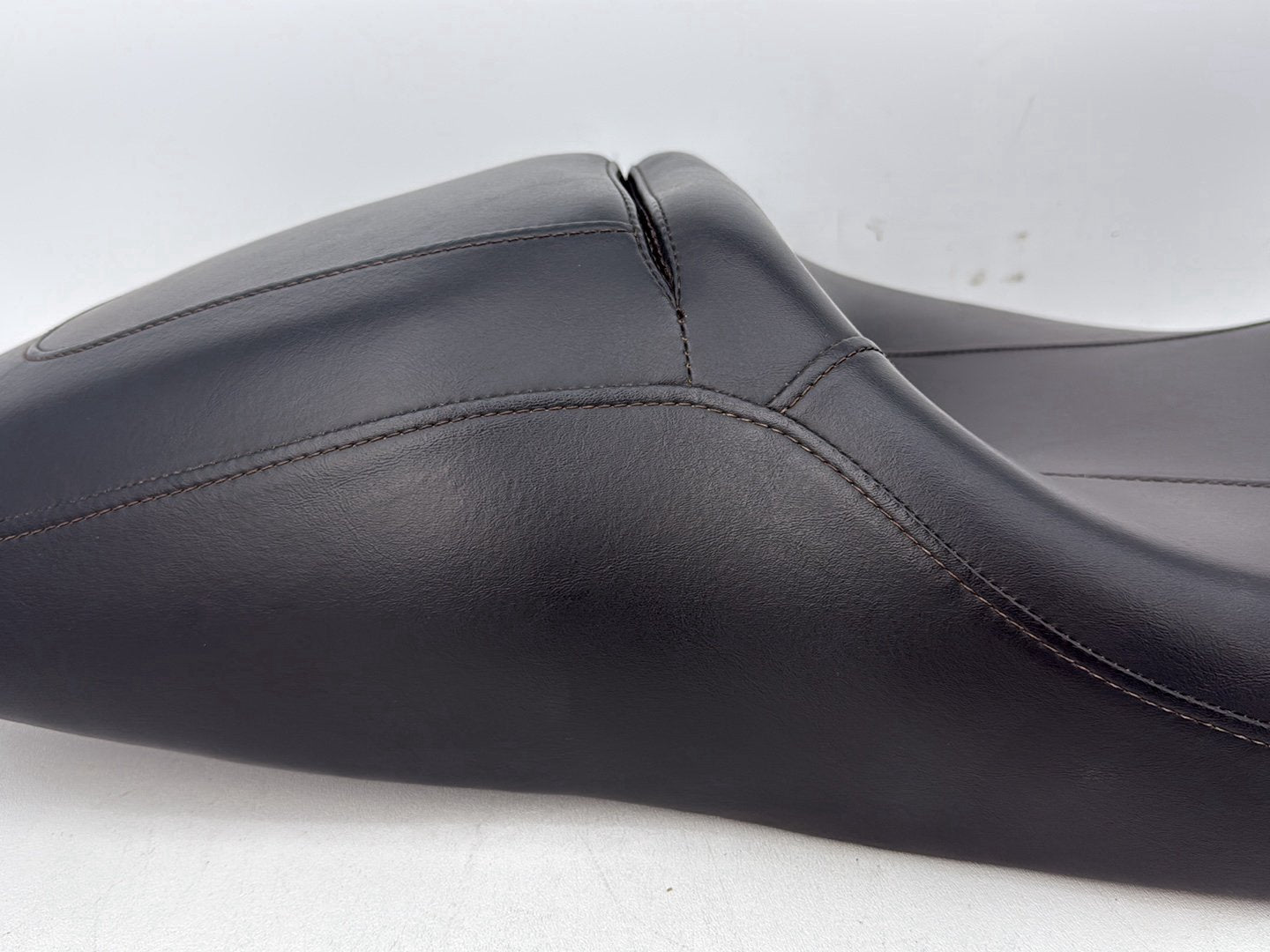 Harley-Davidson Misc  Passenger Rider Driver Seat Saddle 52164-09B