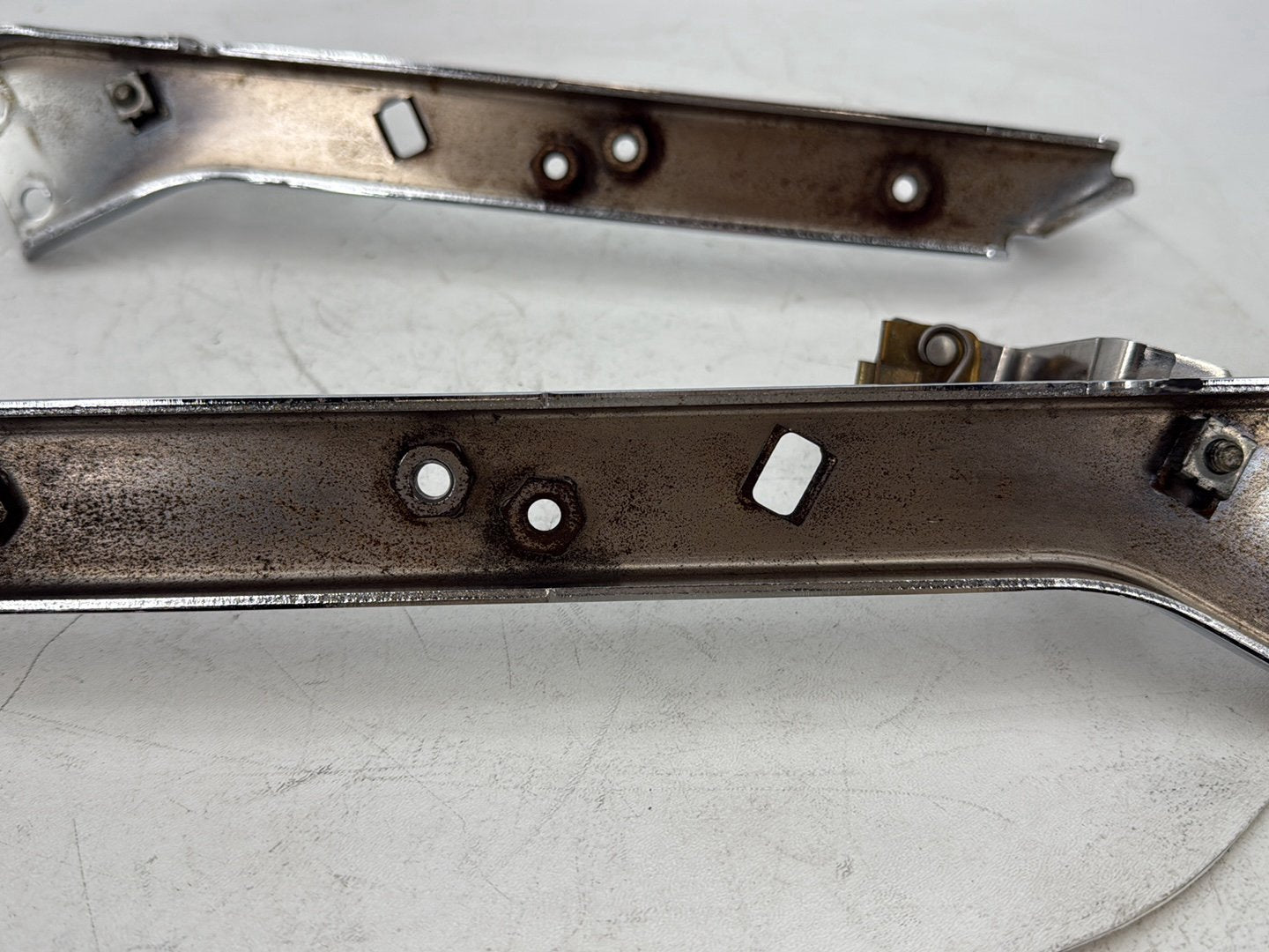 1999 - 2006 Harley-Davidson Touring Electra Glide Ultra Left Right Saddlebag Fender Struts Brackets 90718-79C