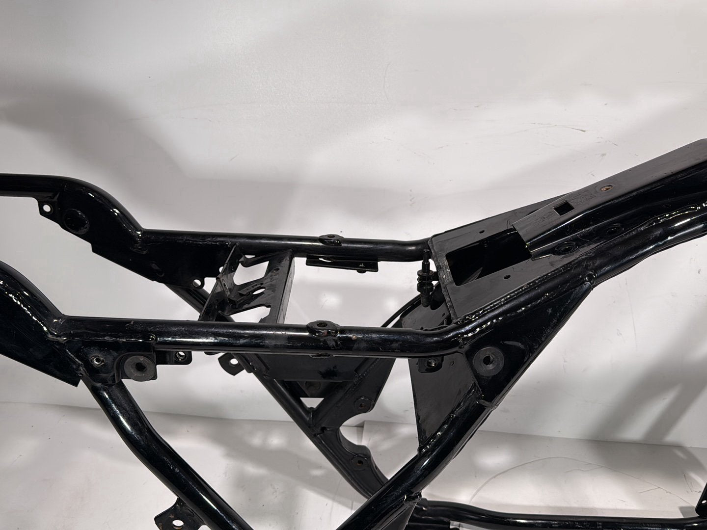 1999 - 2006 Harley-Davidson Touring Electra Glide Ultra Body Main Frame Chassis CLN CLR 47900-02A